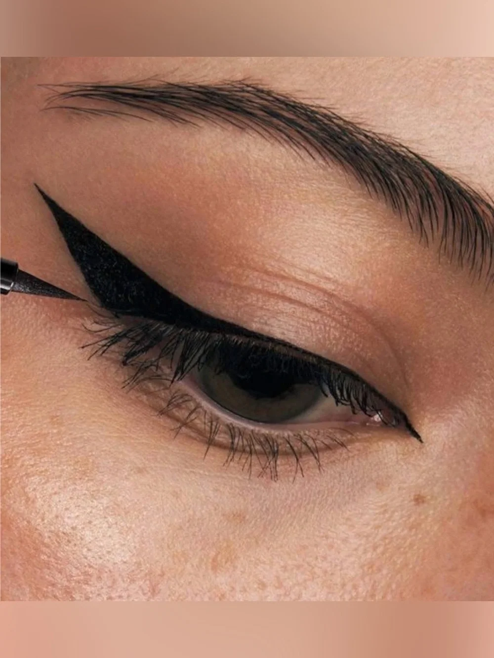 FMG Glimmer Liquid Eyeliner (1) Single